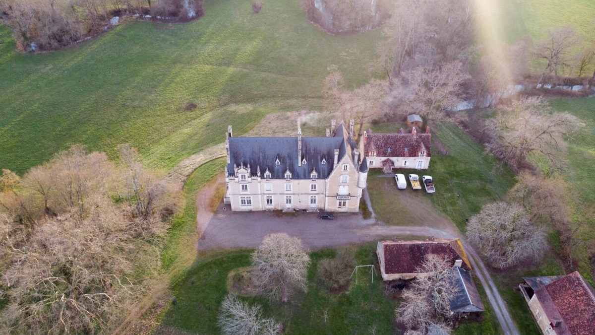 Arthon House | NEW- Large, quiet, independent gîte, south-facing, enclosed garden