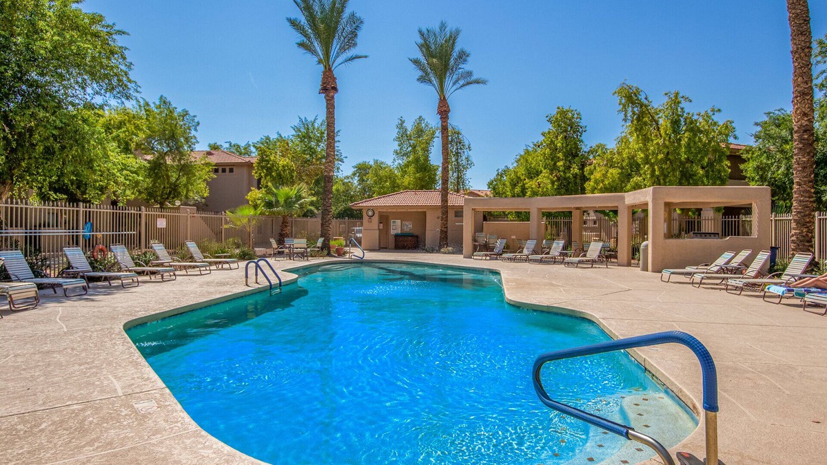 Chandler Condo | New listing! 2 Bedroom condo with split floor plan!