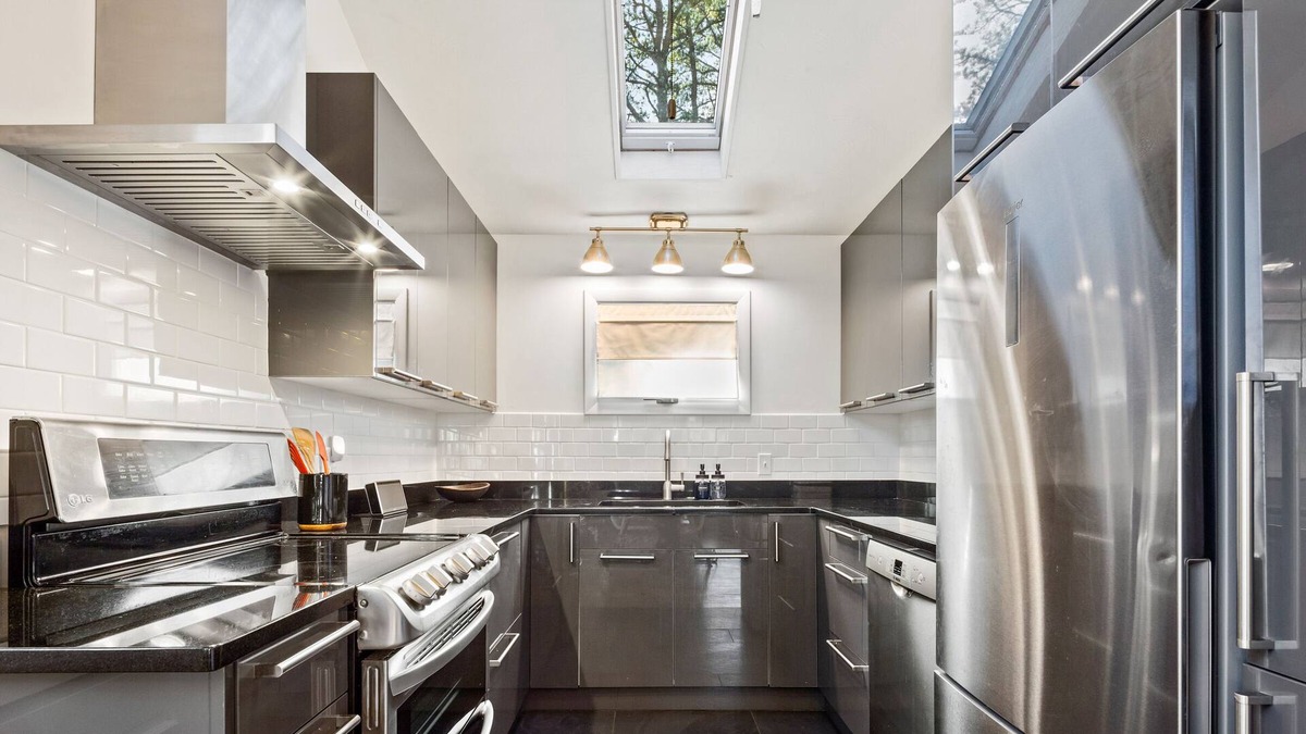 Wellfleet House | *New Listing 2023* Pitch Pines - Private, Bright, Close To Ocean Side Beaches