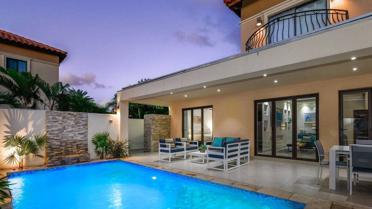 Gold Coast House | *NEW LISTING* - 3BR Luxury Villa with Private Pool