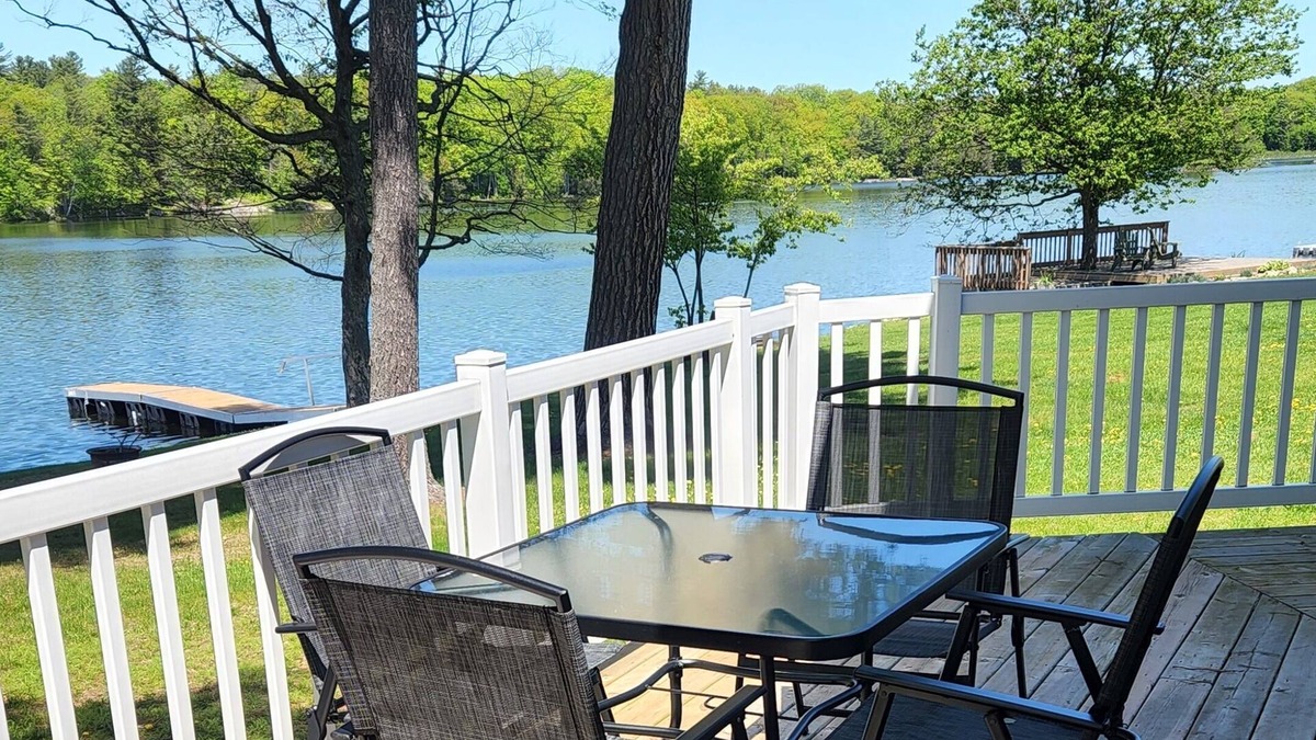 Front of Yonge Cottage | New Listing - 4 Season Lakefront Chalet Home on Graham Lake Mallorytown
