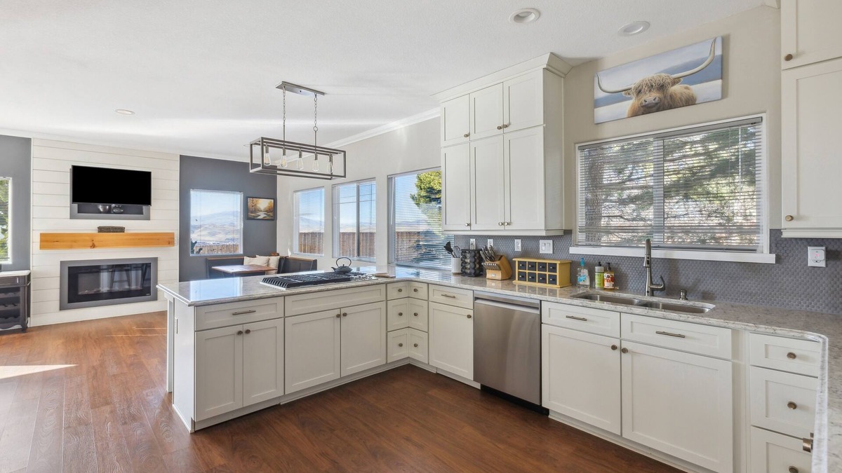 Sparks House | NEW LISTING! A Slice of Heaven: Scenic Getaway with Hot Tub by RedAwning