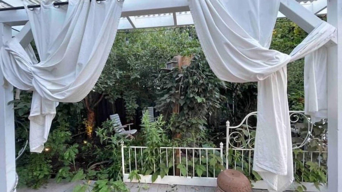 Rose City Park Bed & Breakfast | NEW LISTING-Adorable Craftsman, great neighborhood