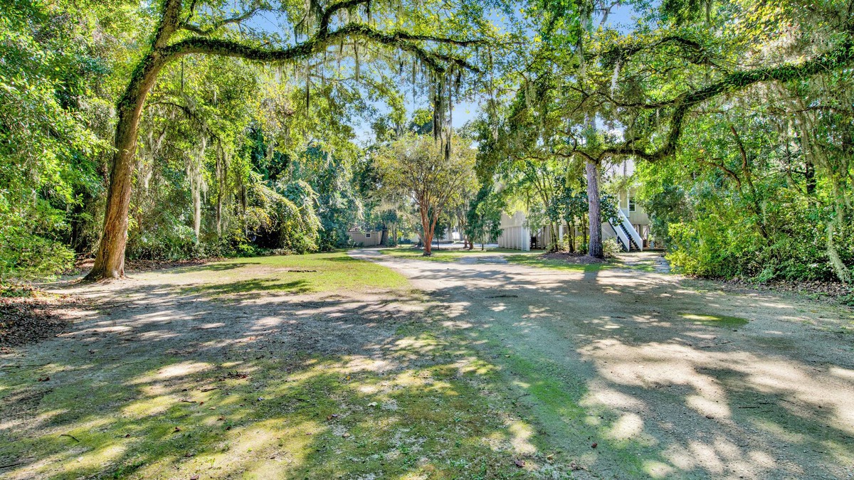 Fairhope House | NEW LISTING! Bayfront, Spacious 6-bedroom house in delightful Fairhope
