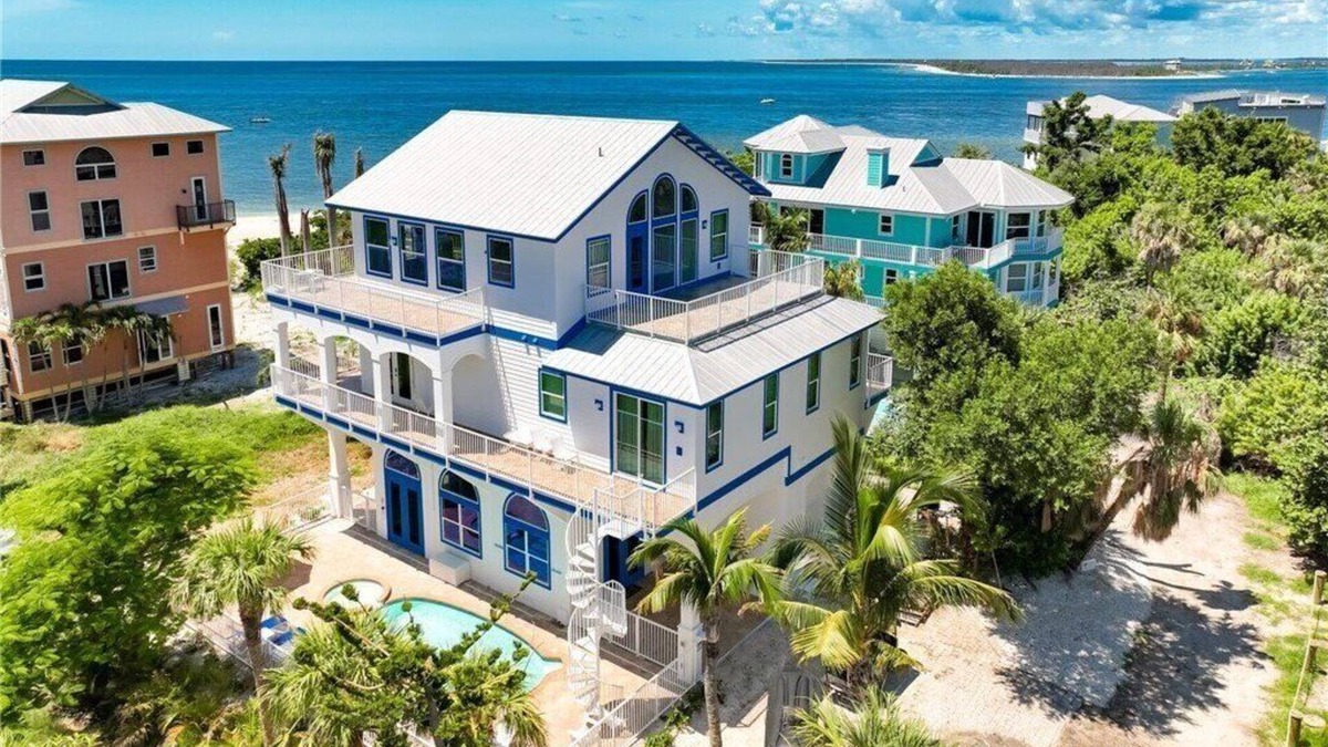 Jose's Hideaway House | NEW LISTING! BEACH PARADISE: BEACHFRONT, SLEEPS 10, 2 CARTS, POOL, GAMES, & FUN