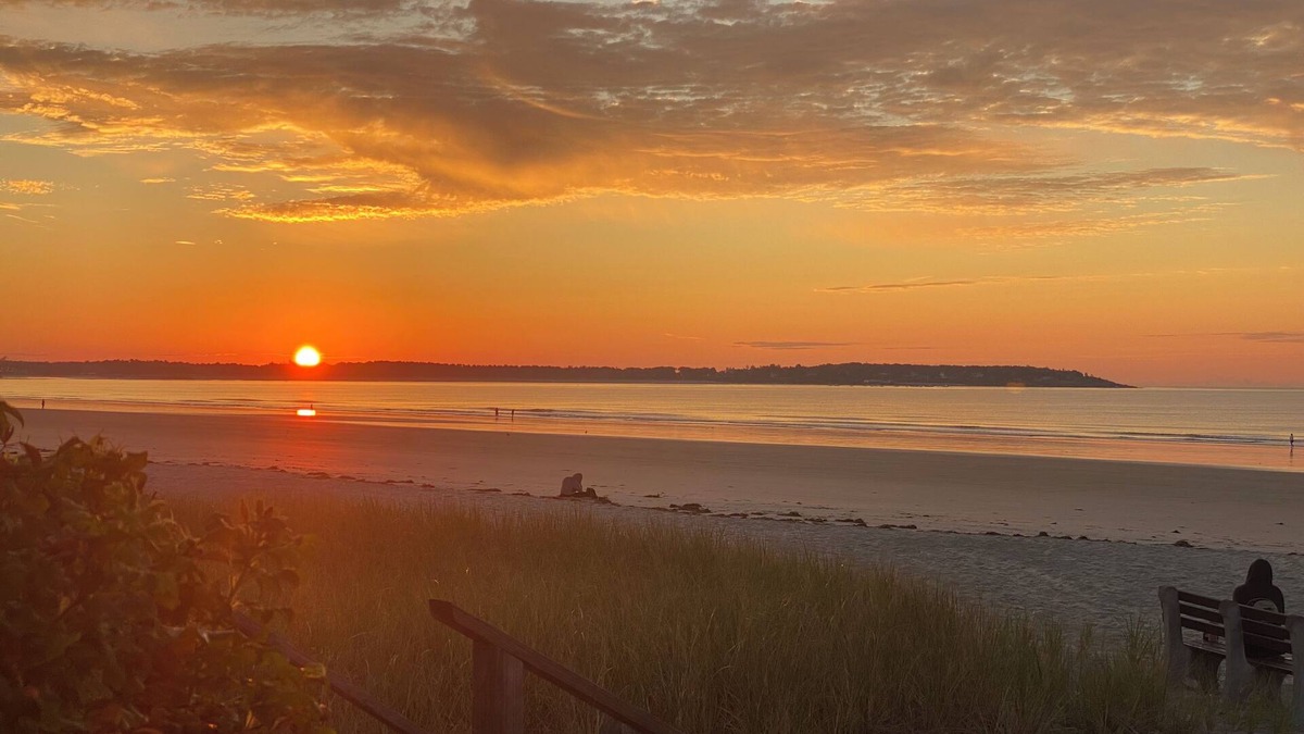 Old Orchard Beach Apartment | NEW listing.Charming BEACHFRONT with fantastic VIEWS! (C.2nd floor)
