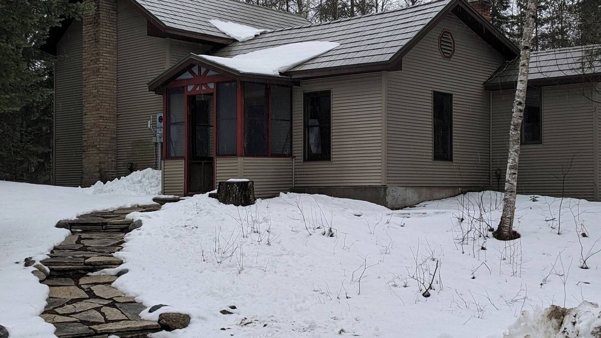 Little Lake Cottage | New Listing, Charming 2-bedroom cottage in Seney, White Birch Cottage