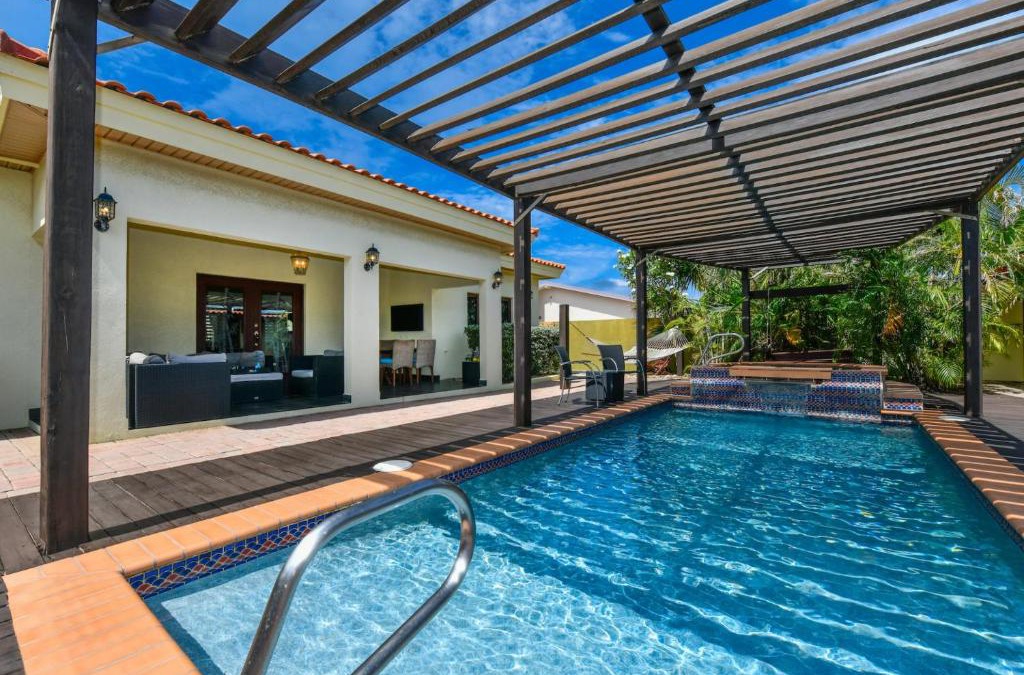 Opal House | New Listing Close To Beach Jacuzzi Villa
