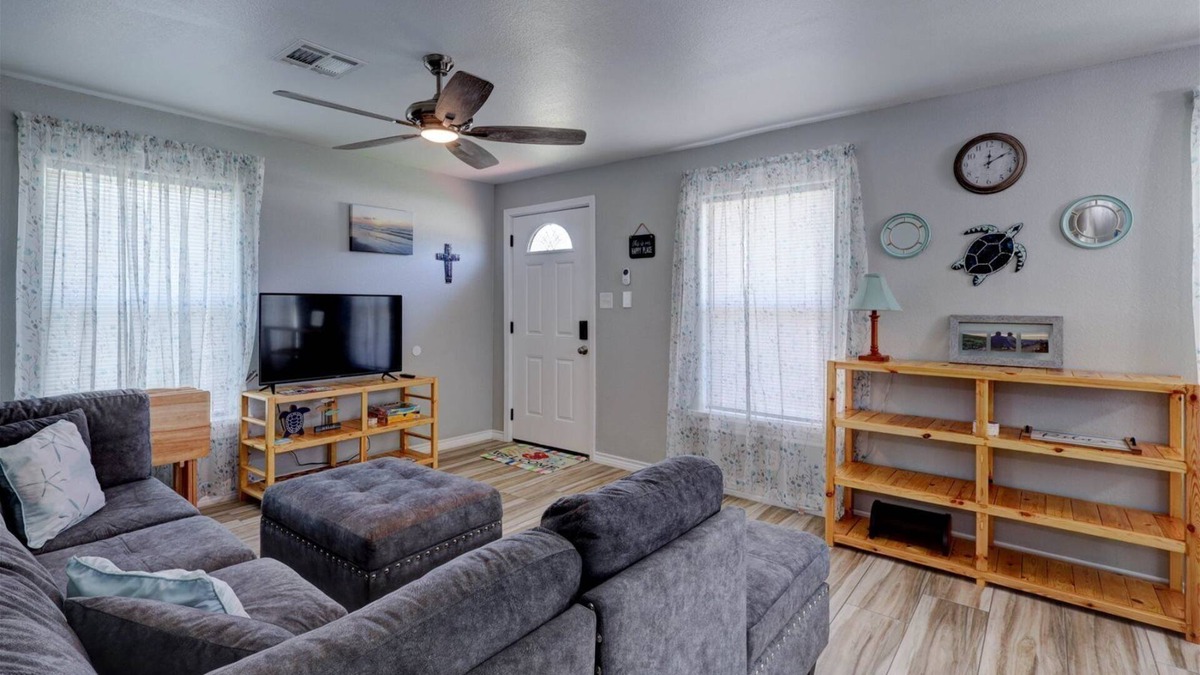 Ingleside House | New Listing! Close to local parks, shopping and restaurants