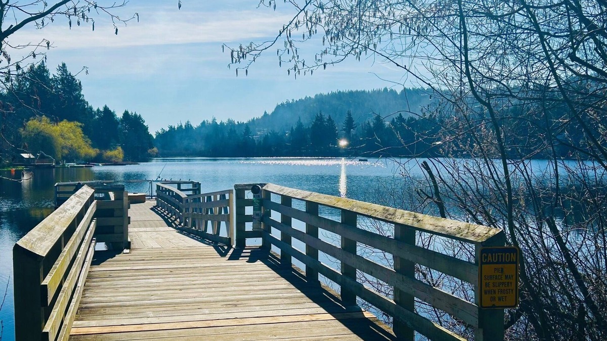 Langford Apartment | New Listing! Cozy one bedroom beach retreat with easy access to everything !