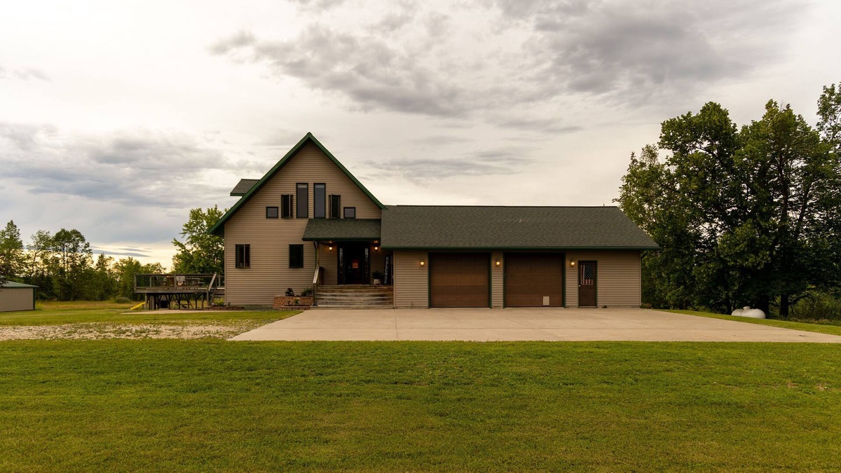 Blackduck House | *NEW LISTING* Cozy Vacation Home with Fireplace