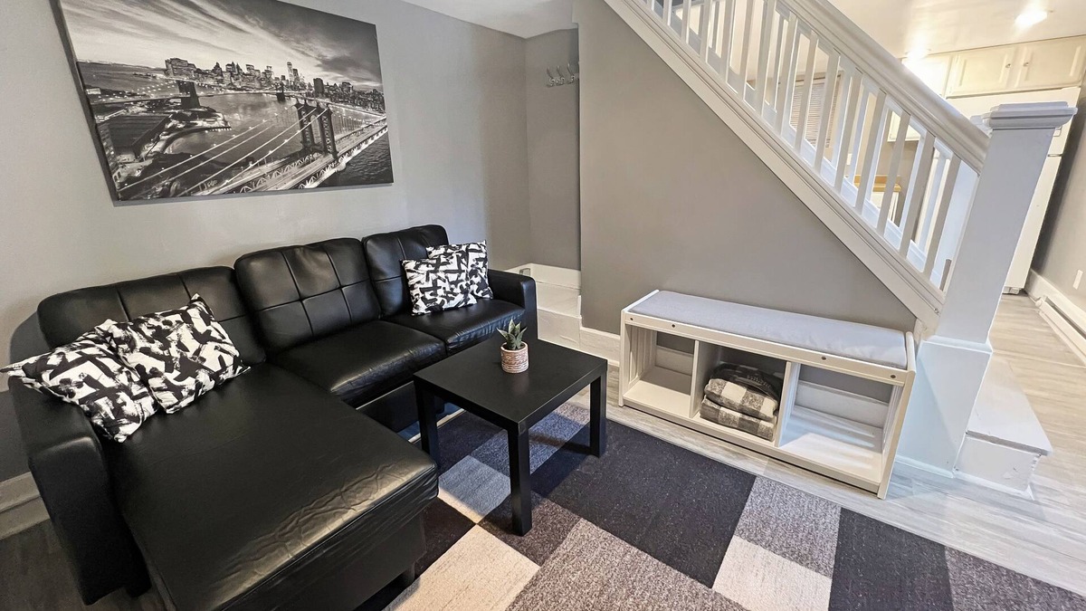 Forest Hills House | *New Listing*Cute 1BR/Private Balcony/Free Parking