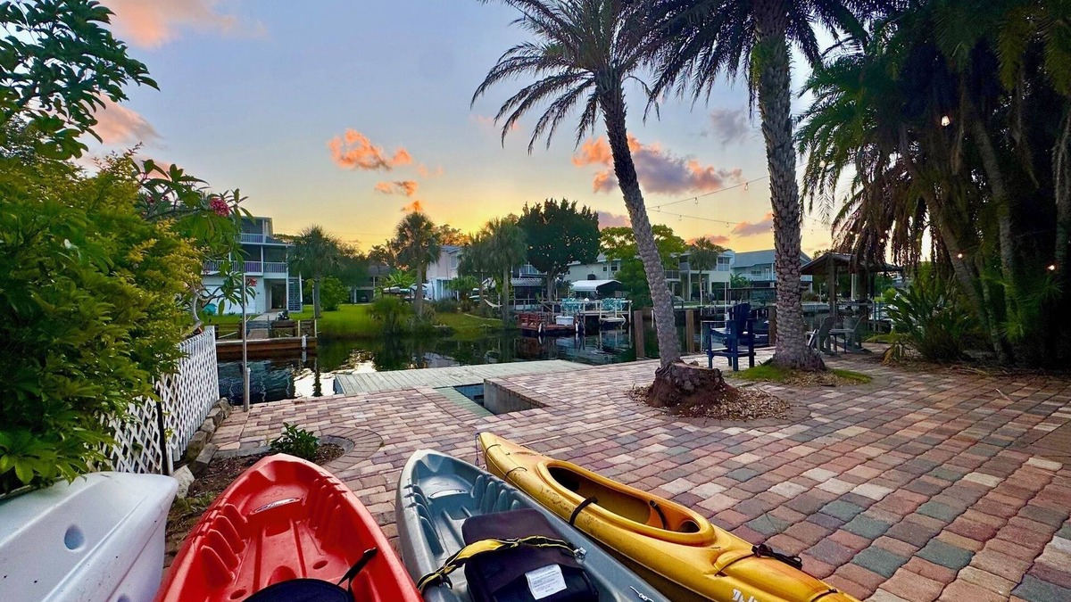 Weeki Wachee Gardens House | New Listing! Dockside Palms Weeki Wachee-Spring Fed Canal-Boat Friendly!