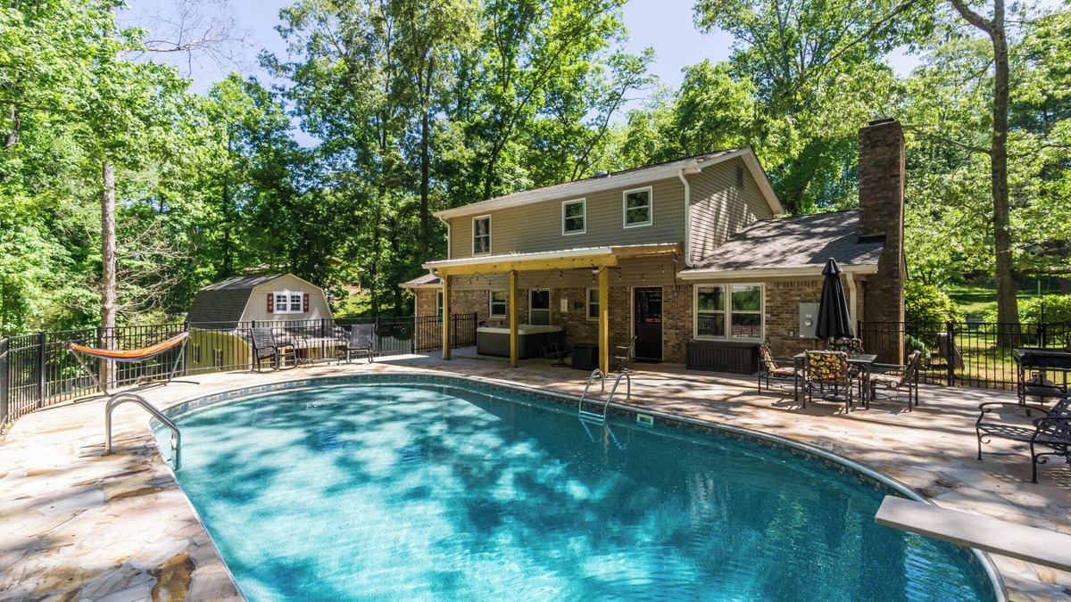 Dahlonega House | New Listing! Downtown Getaway- Minutes to Dahlonega/Pool/Hot Tub/Game Room
