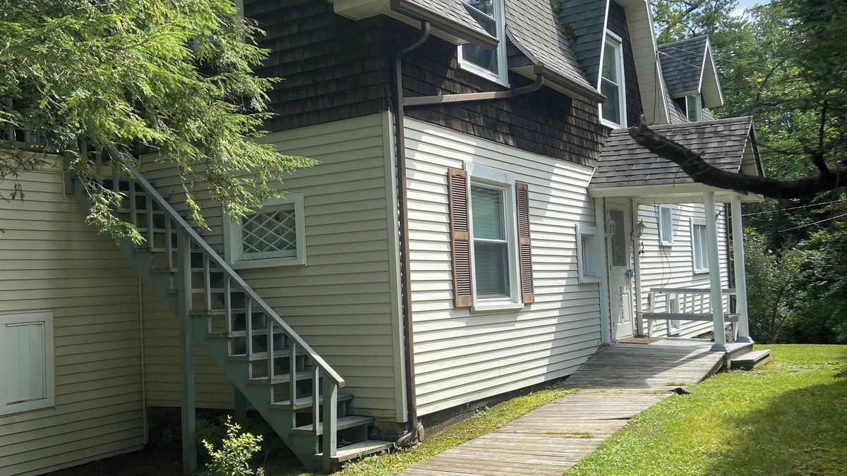 Eagles Mere Cottage | New Listing! Eagles Mere lakefront 6-bedroom 3-bath cottage