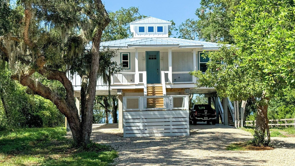 Alligator Point House | New Listing! Fiddlers By The Bay 3BR/2BA home with dock on the bay