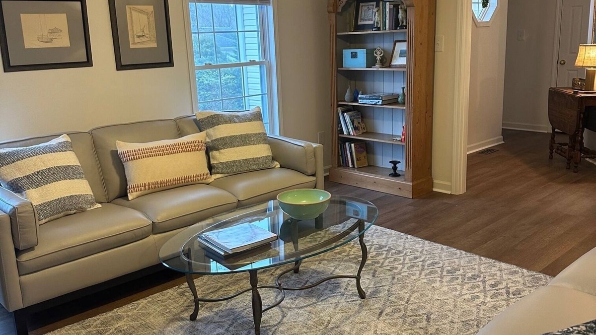 Lexington House | New listing for newly renovated 3 BR Home 1 mile from Historic Lexington