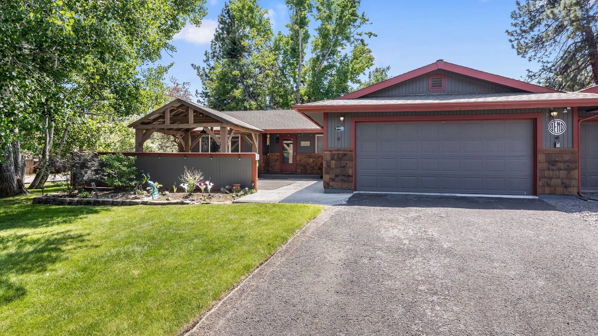 Southeast Bend House | New Listing! Hot Tub ~ 2 Living Areas ~ Pet Friendly