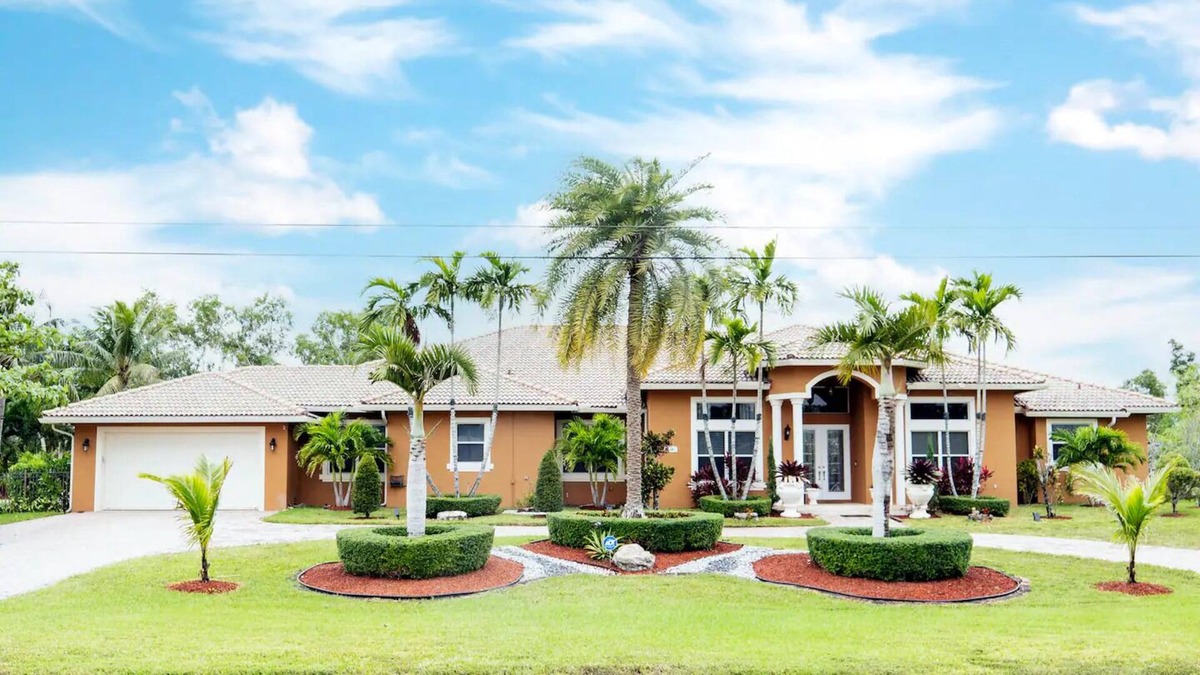 Southwest Ranches Villa | NEW LISTING! Luxurious Serene SW Ranches Villa by RedAwning