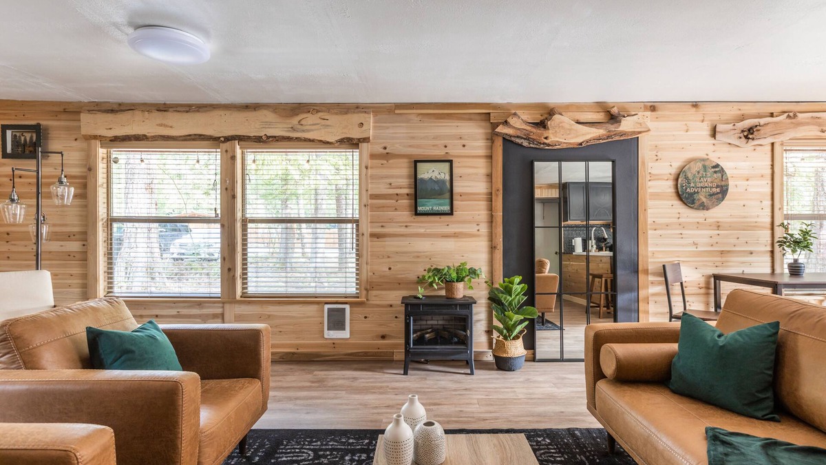 Packwood Cabin | NEW Listing - Little Elk Cabin ~ Hot Tub, Ski, Relax!