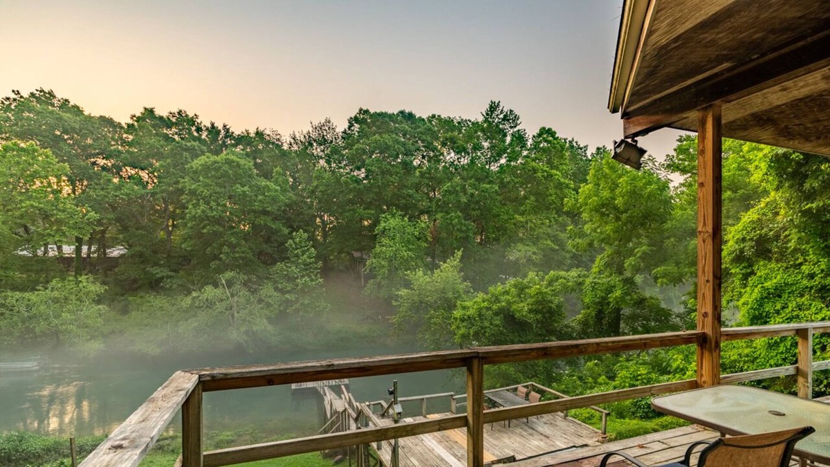 Pangburn Cabin | New Listing! Little Red Riverfront Cabin with Boat Dock!