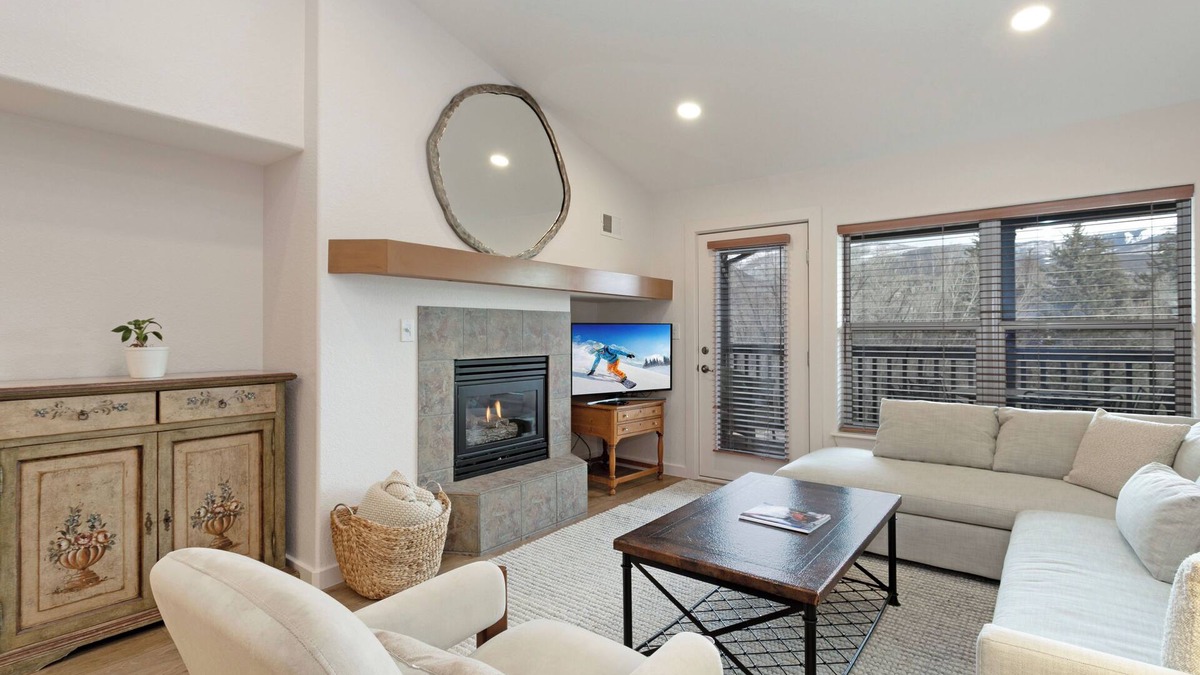 Edwards Condo | New Listing! Located in Edwards close proximity to shops and restaurants!