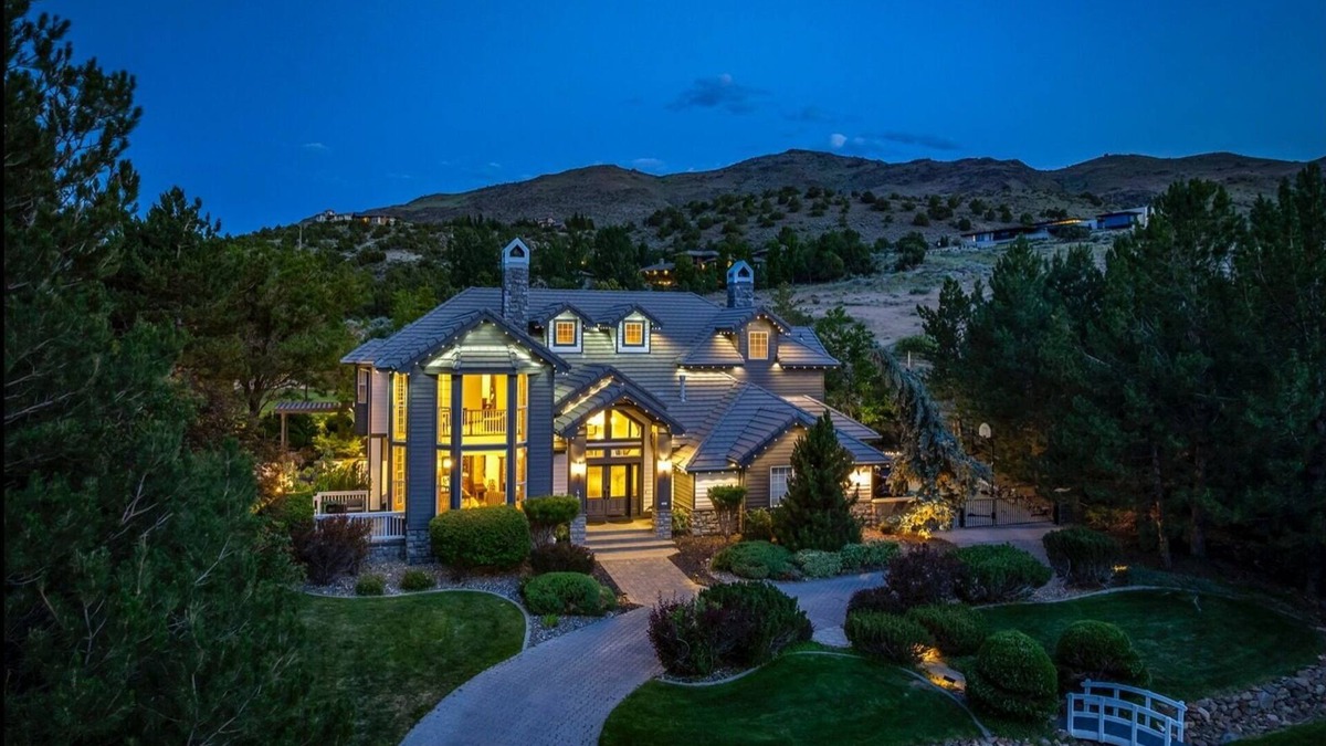 Reno House | New Listing! Luxurious Custom Home, with Outdoor Entertainment Area,and Hot Tub!