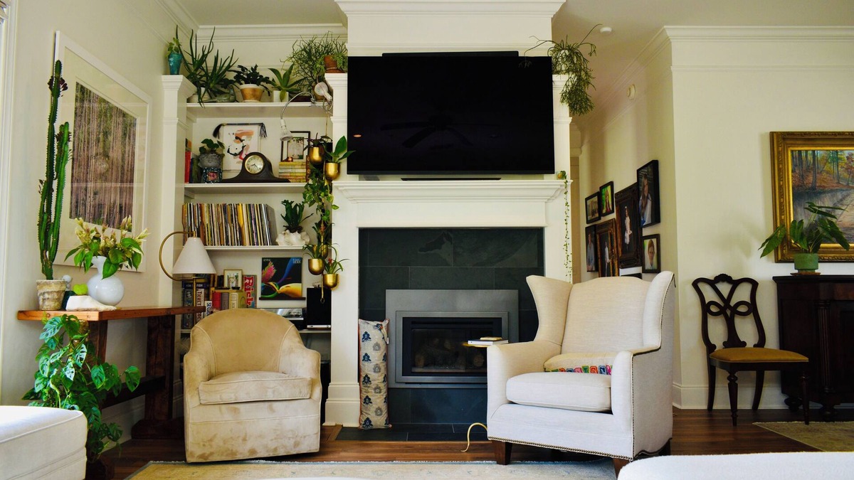 Country Club House | New listing! Luxurious space less than 2 miles from the Square and the Stadium.