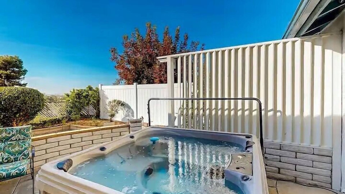 Mira Costa House | New Listing Mira Costa Cottage