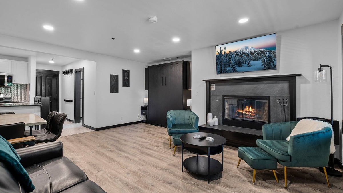 Bend Condo | New Listing! Modern Mountain Basecamp @ 7th Mountain Resort!