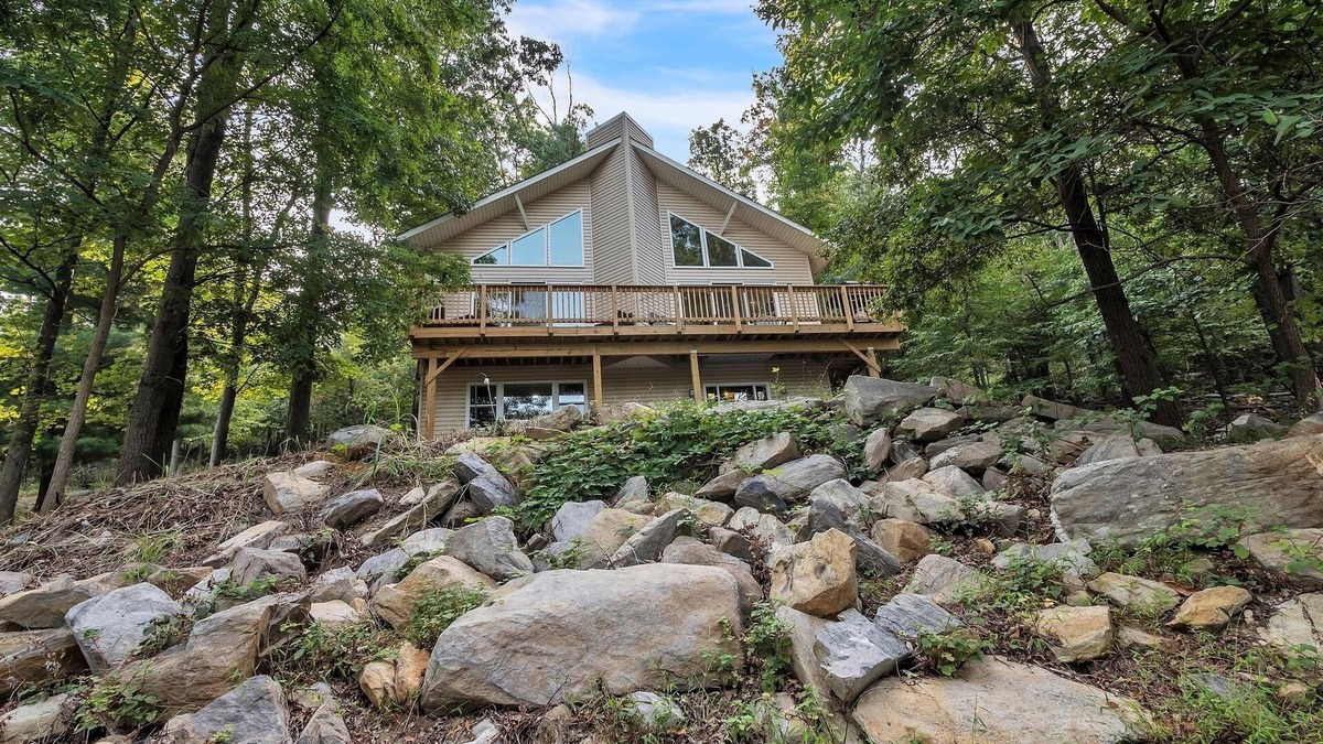 Millville House | NEW LISTING! Mountain Chic Retreat by RedAwning