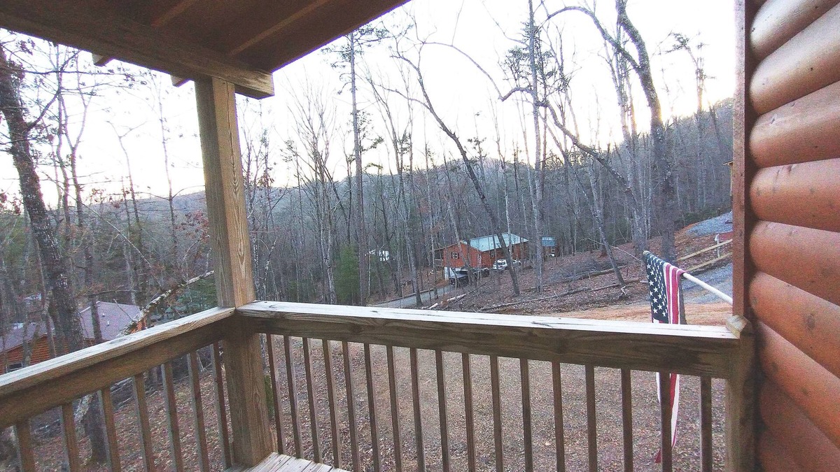 Dixie Shores Cabin | NEW LISTING! Mountain Cabin Getaway with a fire pit,WiFi, Dish Network,Dogs OK