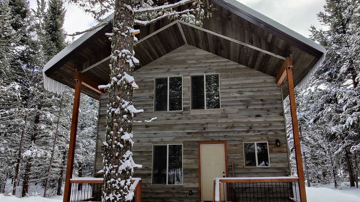 Island Park Cabin | New listing new construction 19 miles to Yellowstone free Wifi