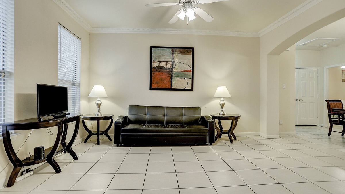Spring Branch Central Condo | New Listing! Newly furnished condo, I-10 West/Beltway 8, 4 bedrm 2 bath, 77080