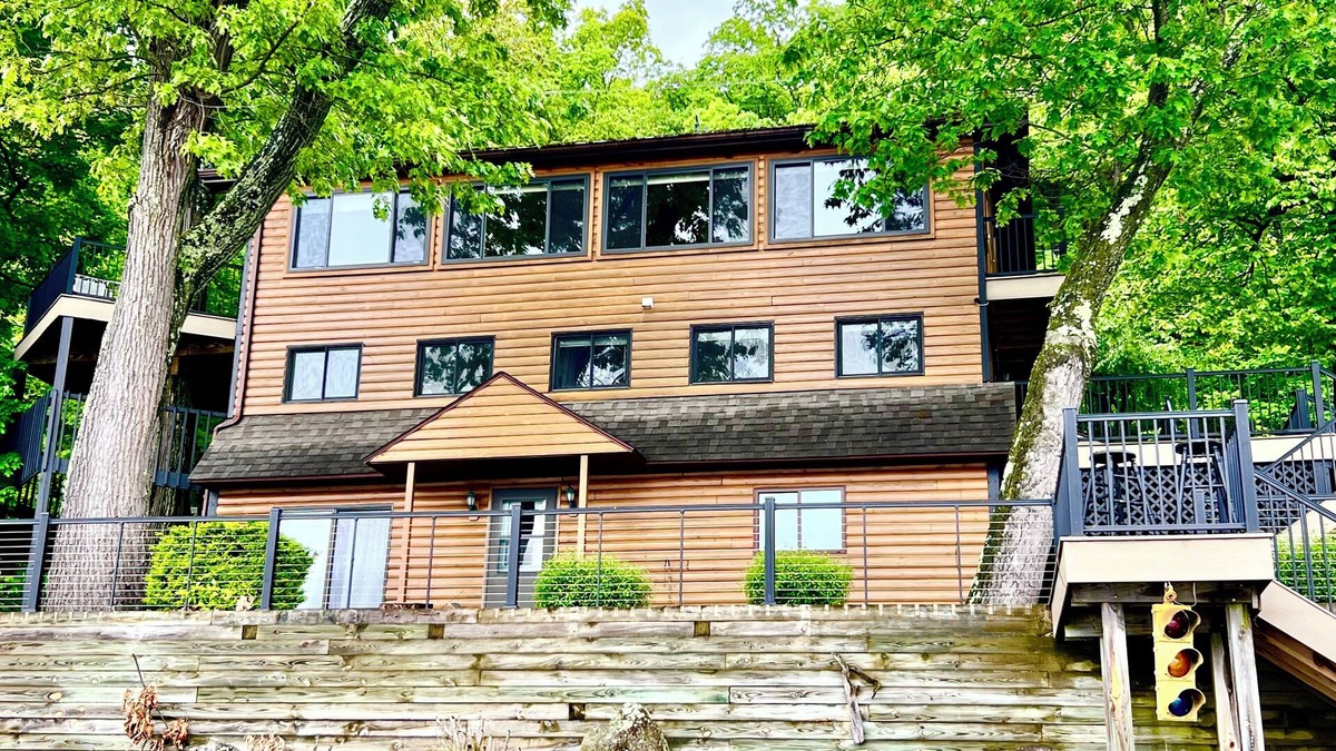 Hammondsport House | NEW Listing on Keuka! Expansive 3-Story Lakefront Lodge