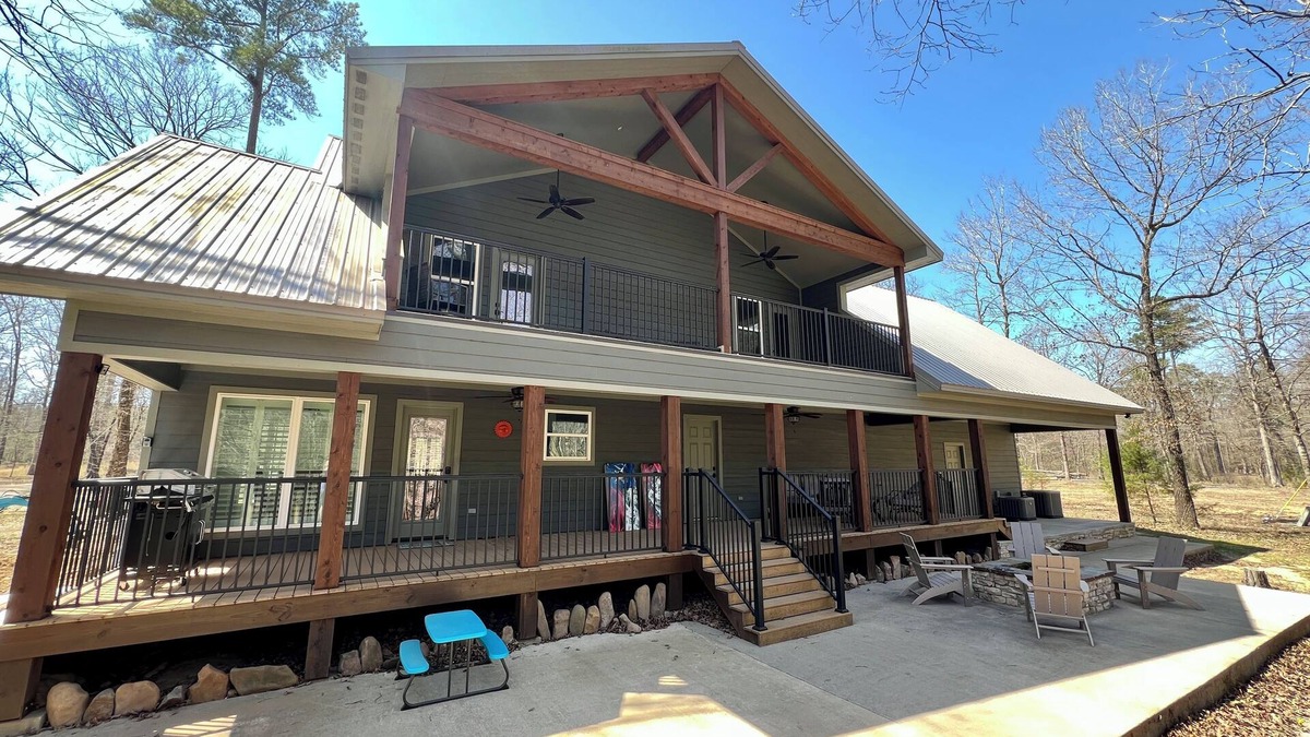 Murfreesboro Cabin | New Listing on Little Mo River! Game Room! Relax & Have Fun! 4 Bed, 4.5 Bath