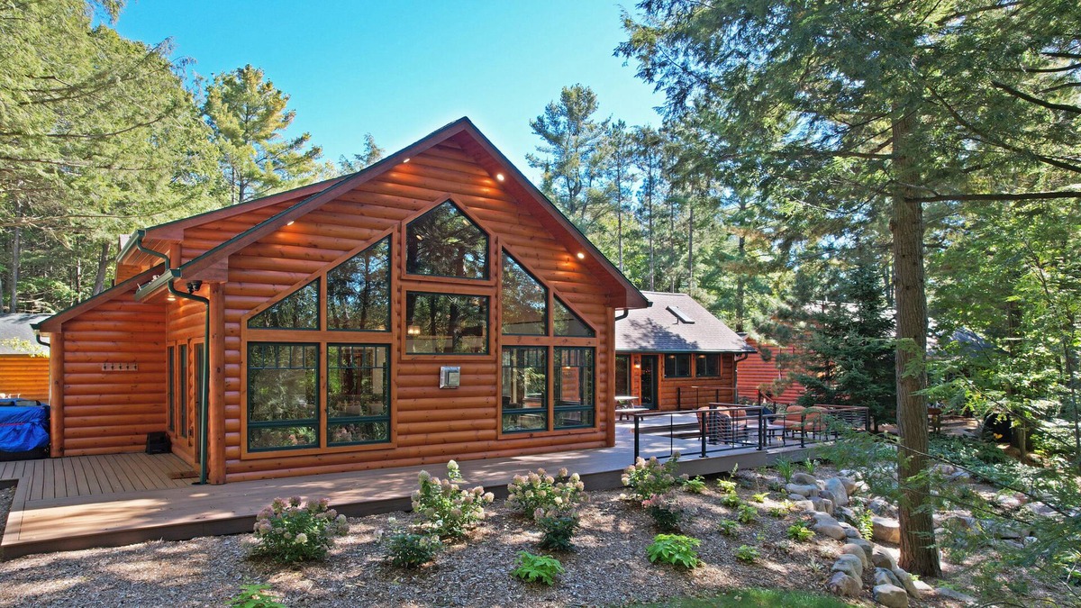 Lac du Flambeau House | New listing on Whitesand Lake Three bedrooms Three bathrooms
