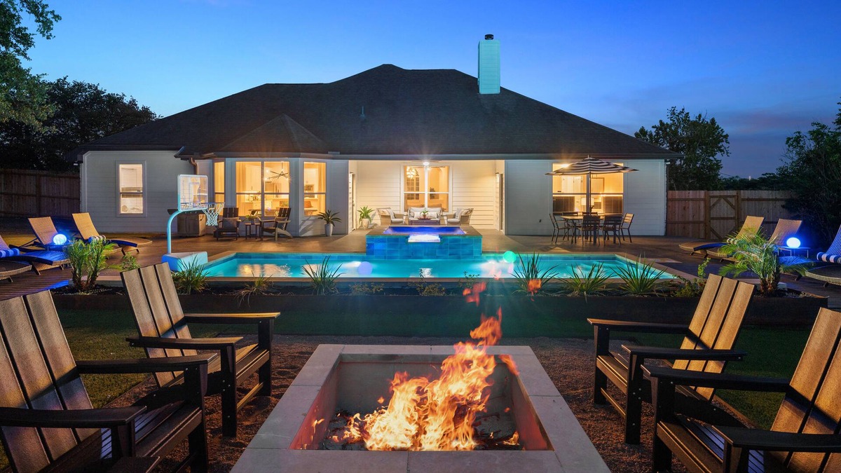 Austin House | *NEW LISTING* Pool Spa 14Beds 5 Bedrooms 3.5 Bath 20 Guests FirePit