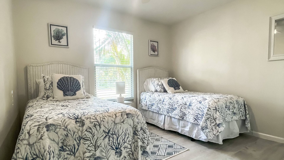 Naples House | New Listing - Private 3 bed, 2 bath home with large, fenced in backyard