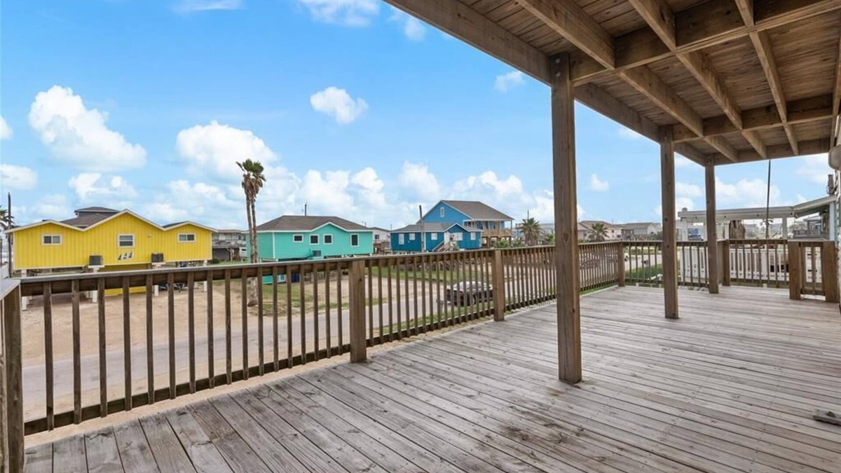Surfside Beach House | New Listing Promos - The Neon Palm - 4bed 3bath in Surfside Beach TX