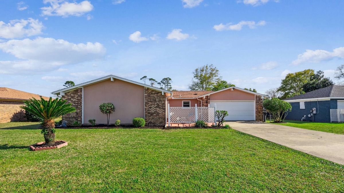 Ono Island House | New Listing!| Quiet Neighborhood| Sun Room| Large Patio| Neighborhood beach, playground & tennis