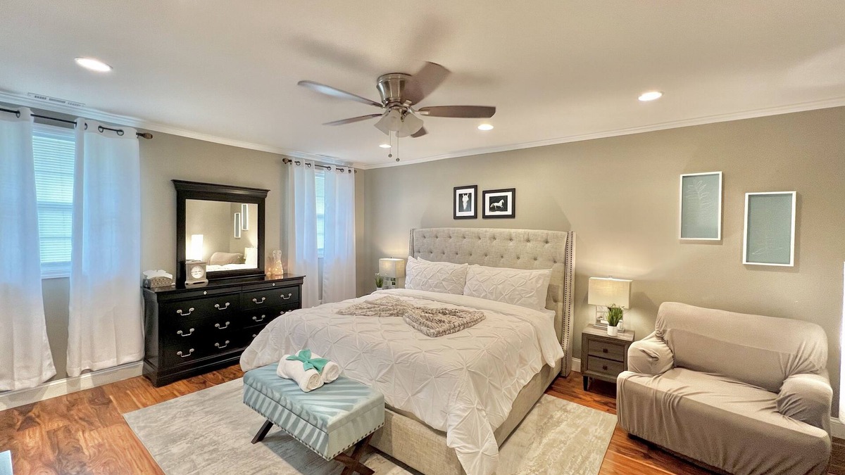 Open Gates House | NEW Listing. Remodeled 4 bed 2 bath. clean & comfortable