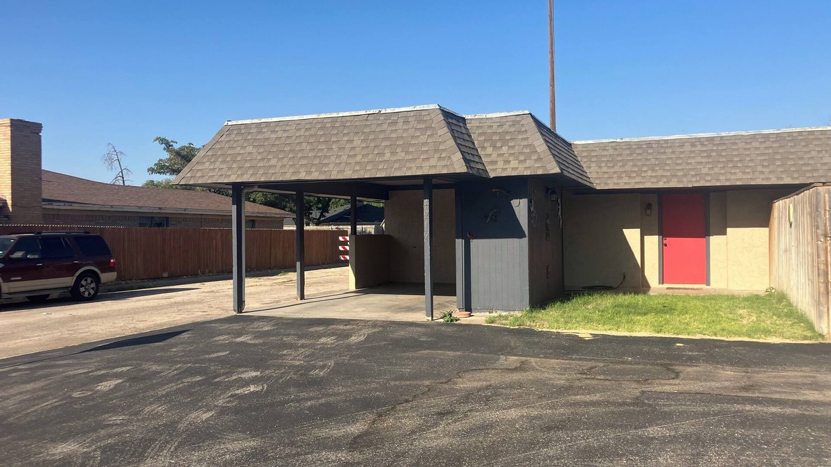 Midland House | NEW LISTING Right At Home-Midland Cowboy Siesta Corner Lot w/Patio & Cov'd Park