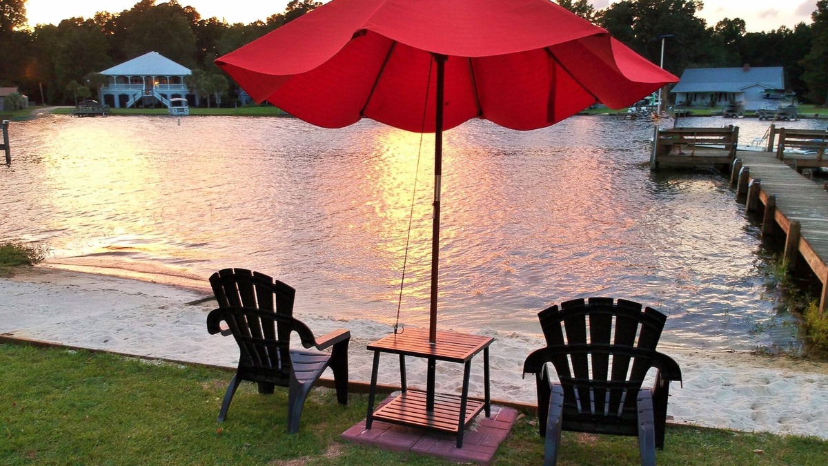 Summerton House | New Listing SANITIZED Lake Marion Lakefront! Ramp, Sleeps 13, Wi-Fi Cable