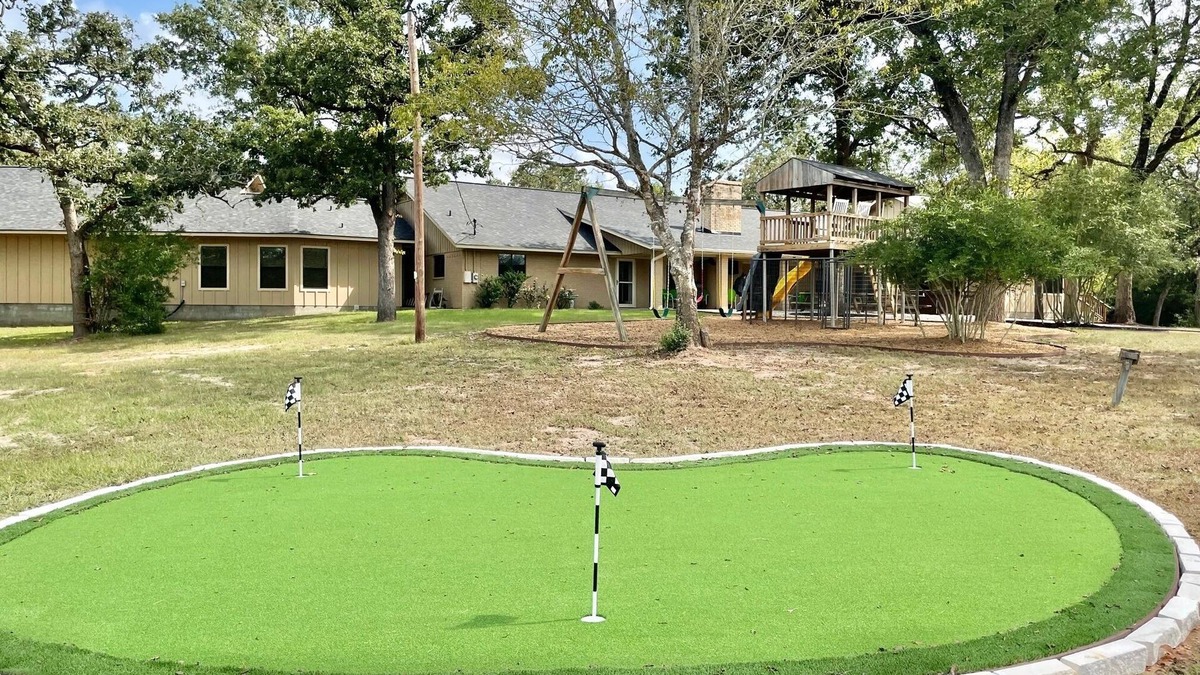 Bryan House | NEW LISTING-Secluded Whoop Acre Ranch SLEEPS 25-LOADED with entertainment