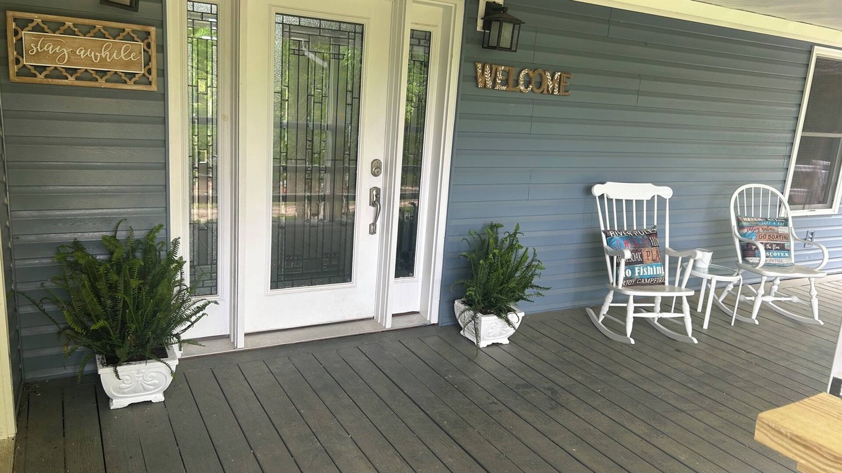 Hardy House | NEW LISTING: Spacious River Home Private Footage on South Fork Spring River