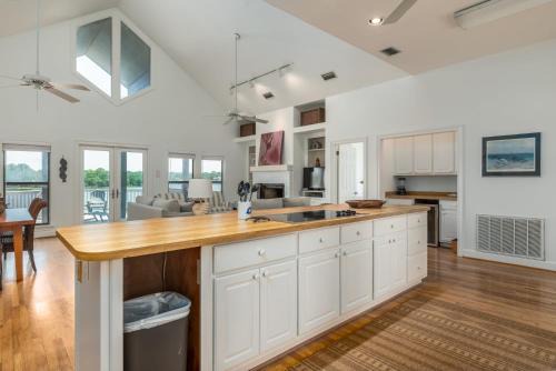 Sawgrass Pointe House | New Listing Spotlight! Pink Palace