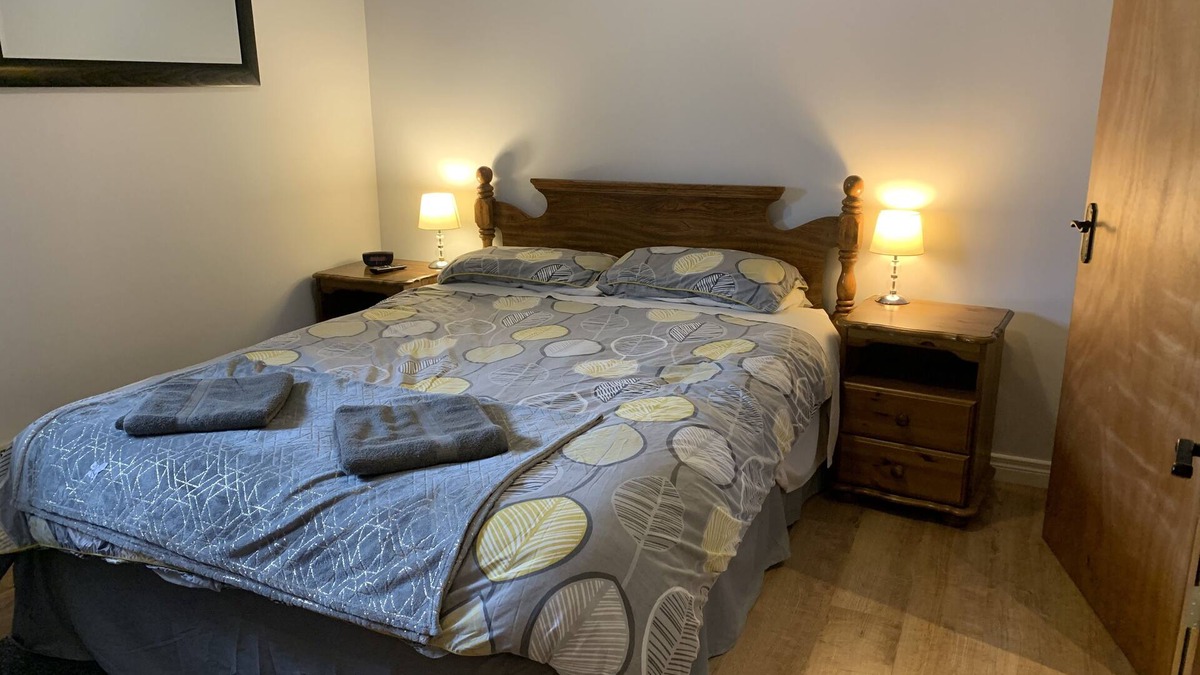 Ballymoney Apartment | *NEW LISTING* Stay in a refurbished Victorian Era Courtyard!