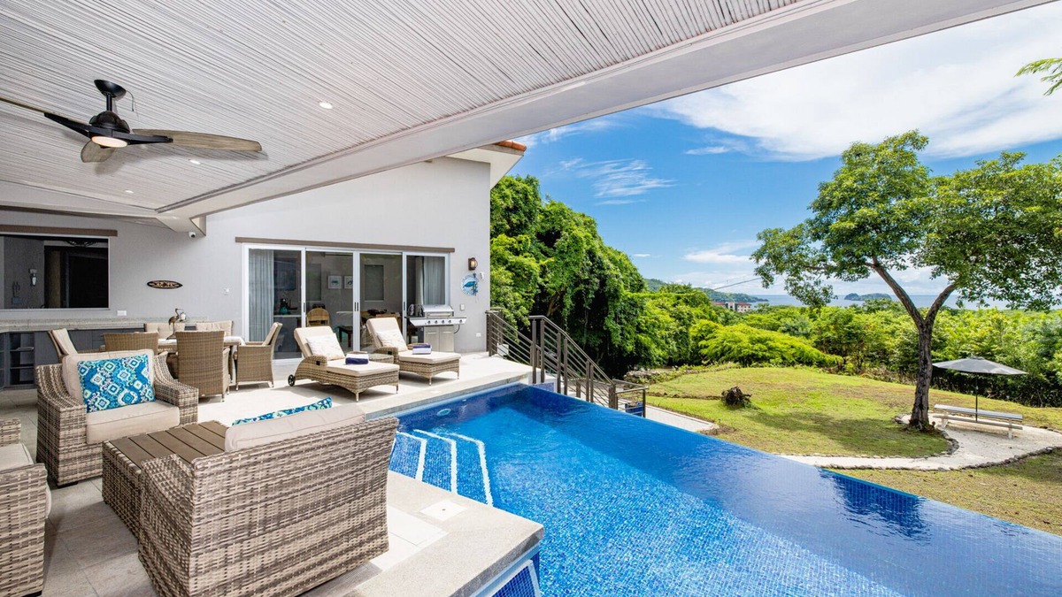 Panama Beach House | NEW LISTING! Stunning Family Retreat in Hermosa Beach Your Perfect Vacation Home