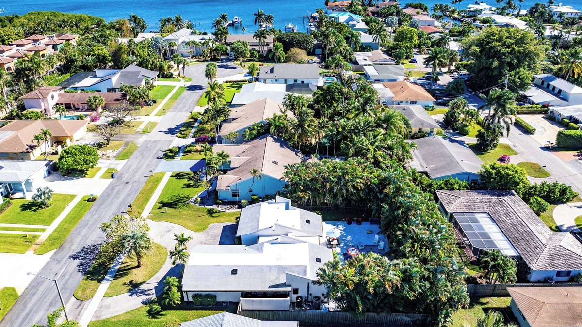 Boynton Beach House | New Listing! Stunning South Florida Escape! 5 minutes to beach!